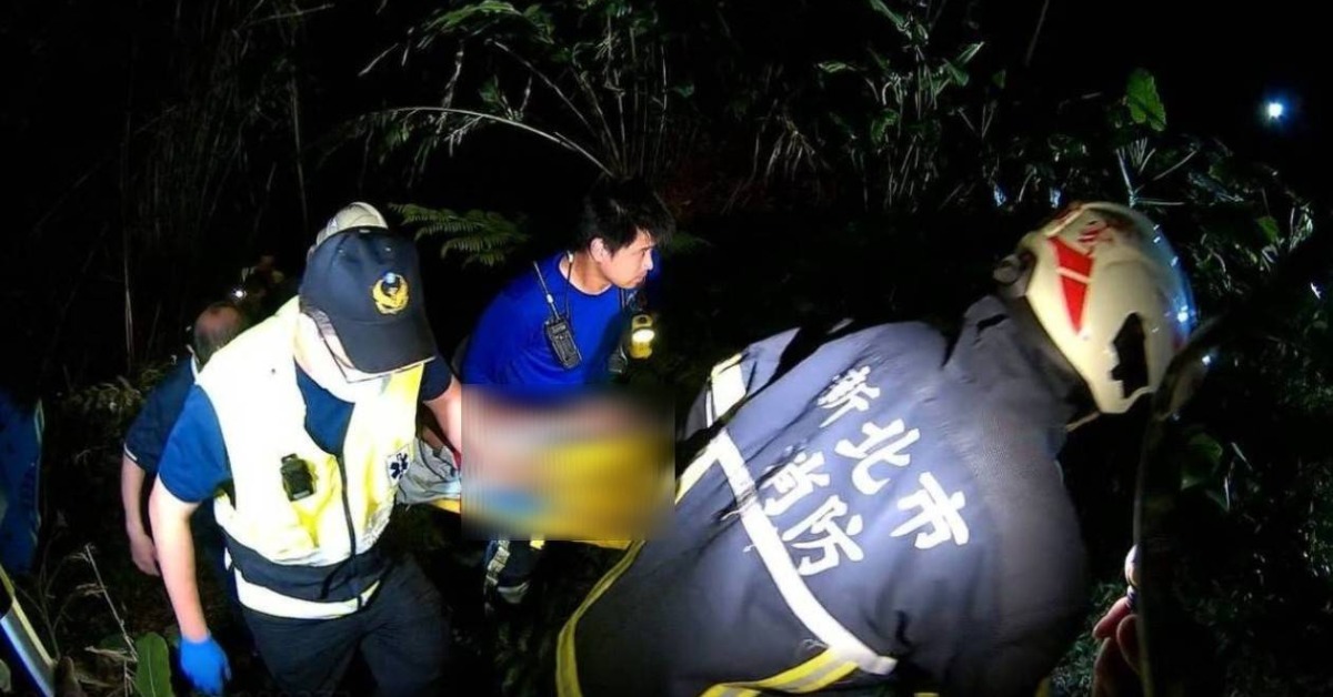 日籍旅客遊九份不慎墜4米邊坡 警消暗夜急救援's story cover image