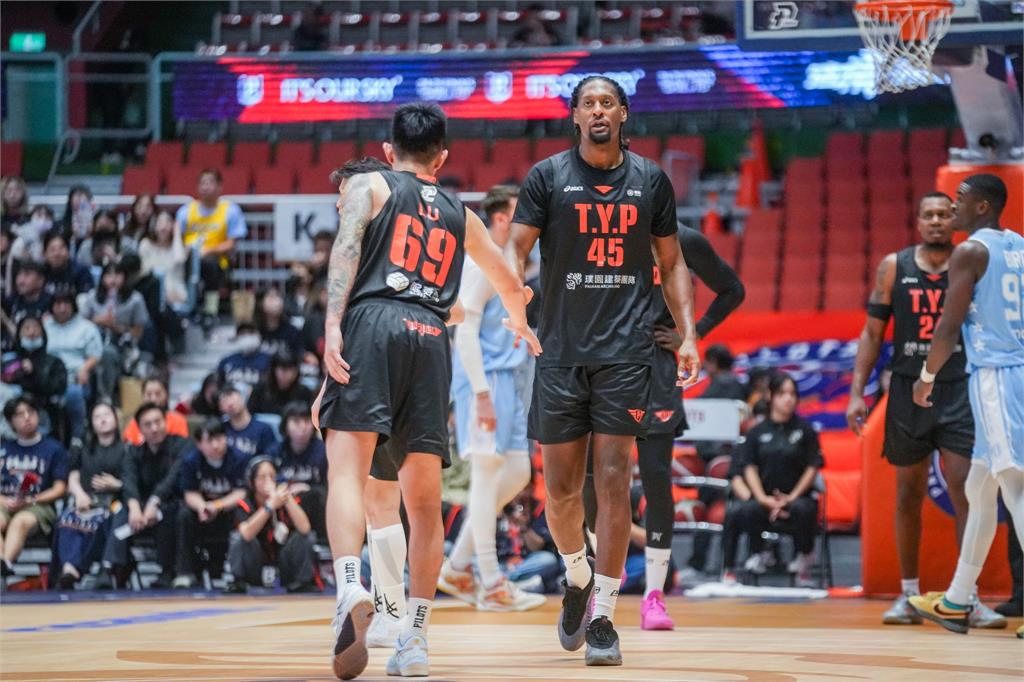 PLG總冠軍賽第2戰 領航猿92:81擊敗勇士扳平's story cover image