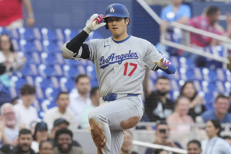 大谷翔平敲三壘安打4度上壘！助道奇10：1血洗馬林魚's story cover image